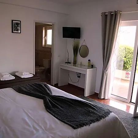 Bed & Breakfast Casa Palmas Óbidos